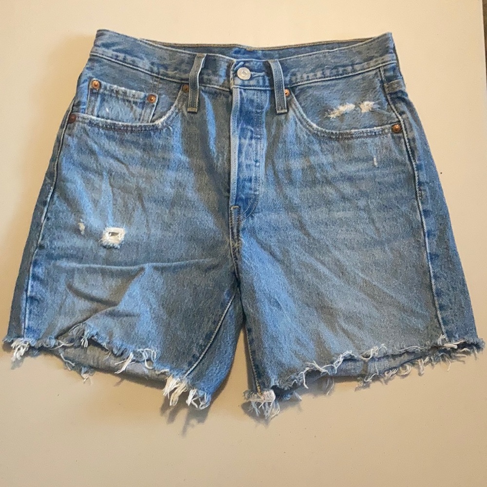 NWOT Levi’s 501 Mid-Length Shorts (Size 27)